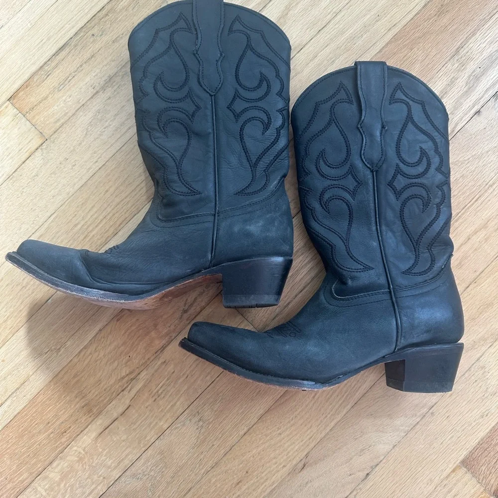 Corral Black Embroidered Heeled Boots - Picture 13 of 14